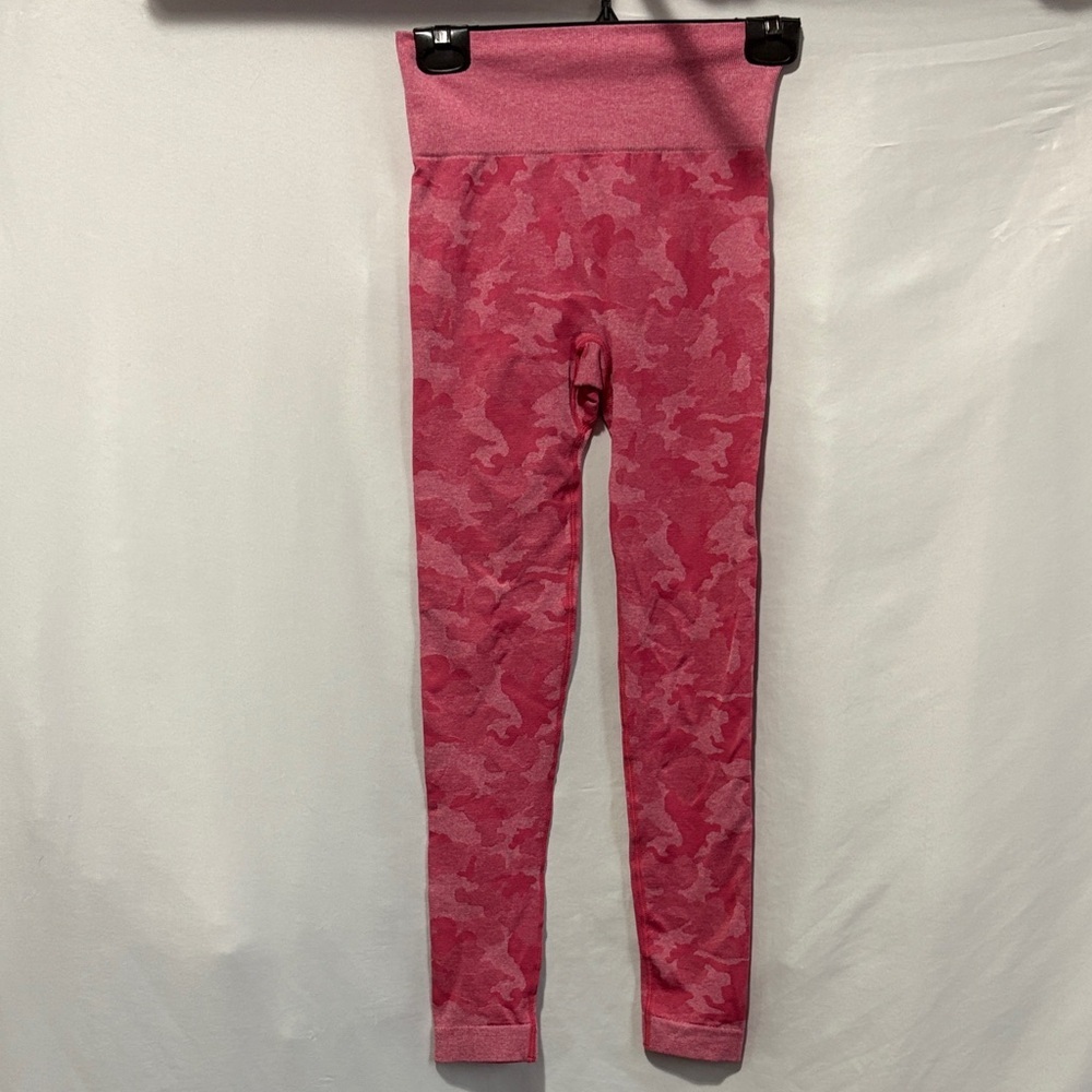 Stylish Pink Camo Leggings for Women